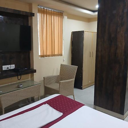 Blossoms Room Holiday Inn- Lakdikapul Hyderabad Exterior photo