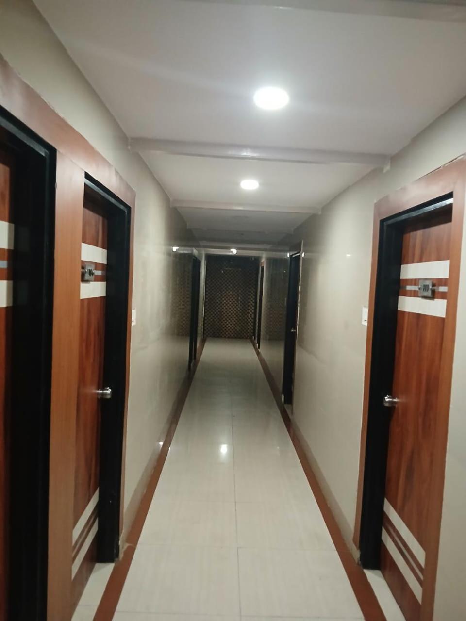 Blossoms Room Holiday Inn- Lakdikapul Hyderabad Exterior photo