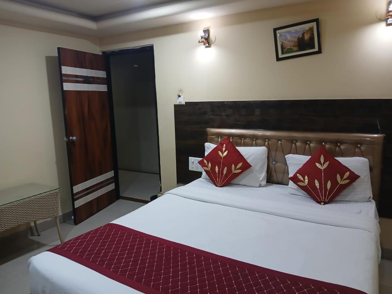 Blossoms Room Holiday Inn- Lakdikapul Hyderabad Exterior photo