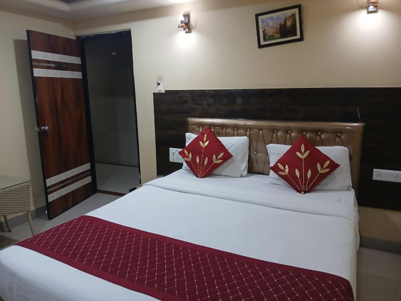 Blossoms Room Holiday Inn- Lakdikapul Hyderabad Exterior photo