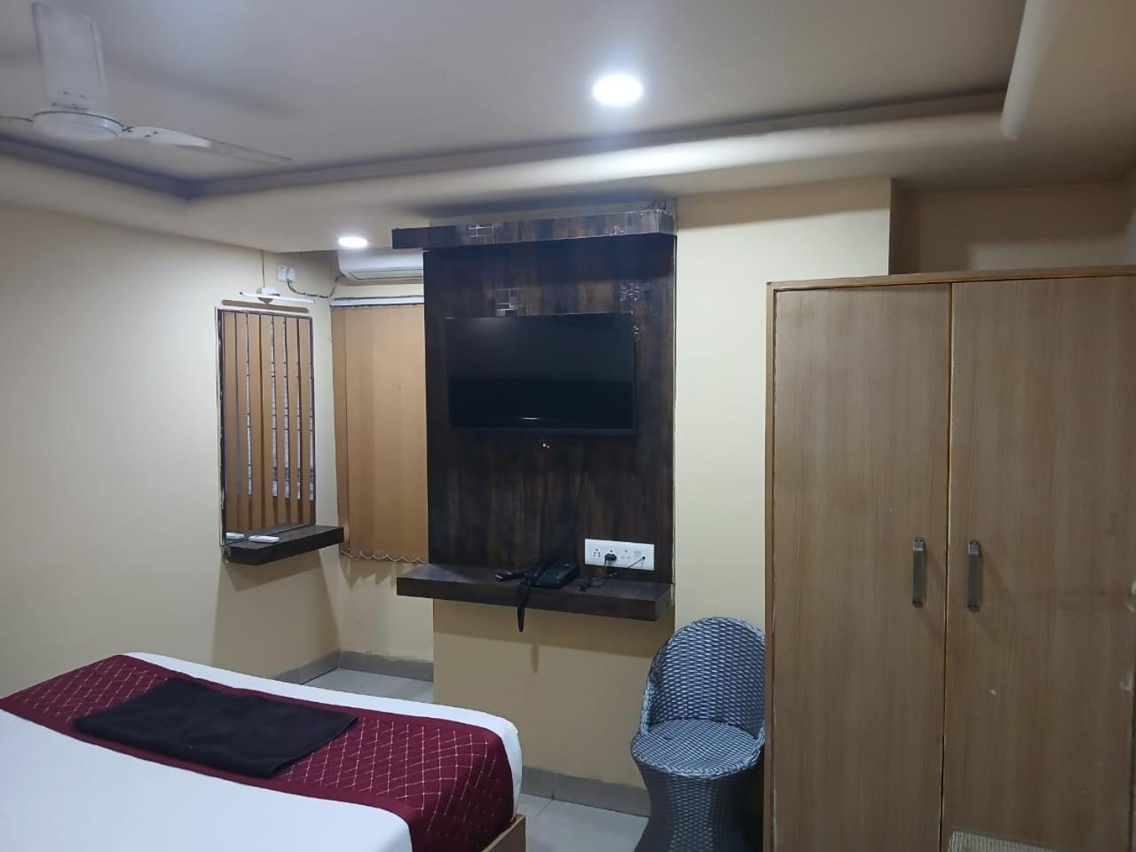 Blossoms Room Holiday Inn- Lakdikapul Hyderabad Exterior photo